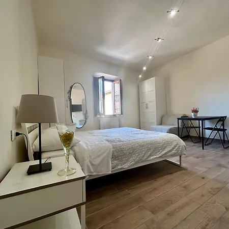 Guest house Nel Centro Della Citta 3*